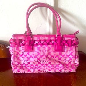 Origional Coach Purse 👛 Georgous, No scratches, loved in a  free home.